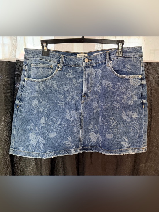 Kensie Dresses & Skirts - Preloved Kensie Blue Denim Jeans - Blue